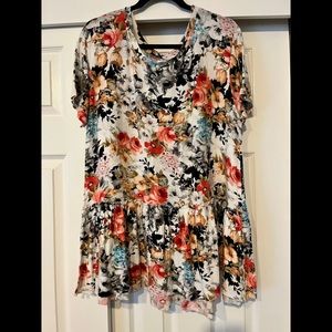 Agnes & Dora Hard to Find Floral Relaxed Ruffle Tree GUC 2XL
